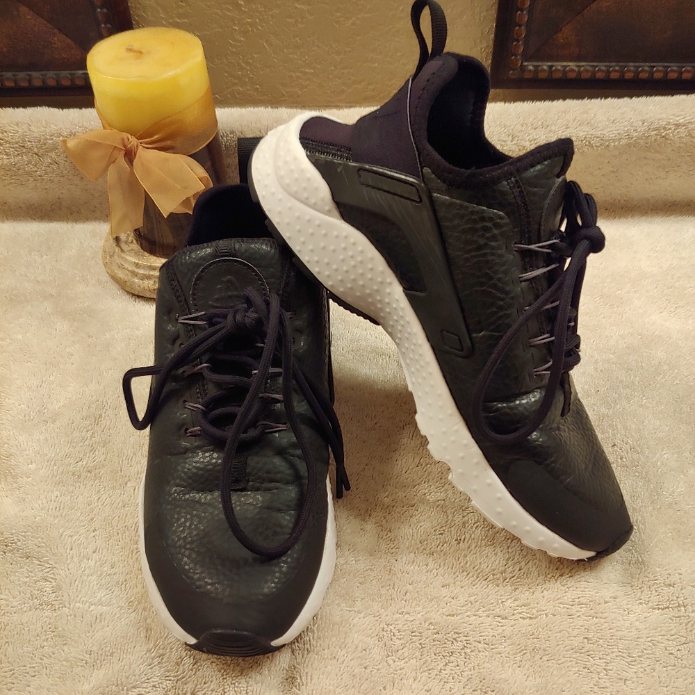Nike Haurache SE Leather
